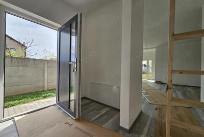 Casă cu 3 camere în Dumbrăvița