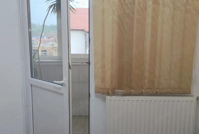 Vand apartament cu 4 camere decomandate in Caransebe?, cartier Pipirig, et.4 - 8