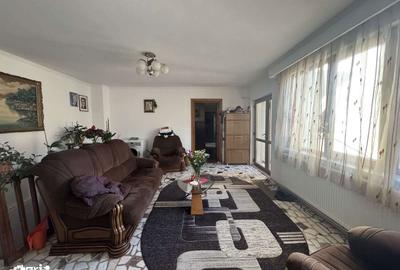 Casă cu 9 camere cu Teren 1100 Mp în Ștefănești - 1