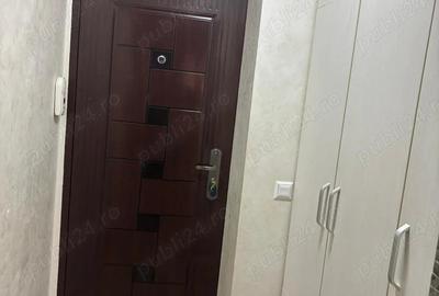 Vand apartament 2 camere, decomandat, Micro 21
