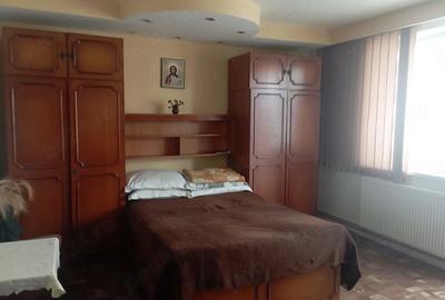 Apartament cu 4 camere decomandat în Central - 2