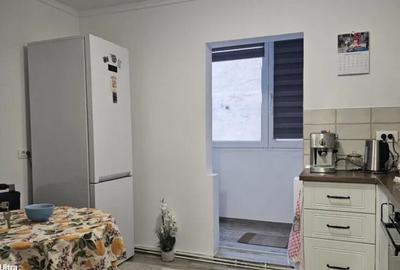 Apartament 2 camere, decomandat - zona Tractorul - 3