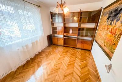 Apartament cu 4 camere semidecomandat în 22 Decembrie - 10