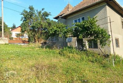 Casă cu 5 camere cu Teren 1700 Mp în Căianu