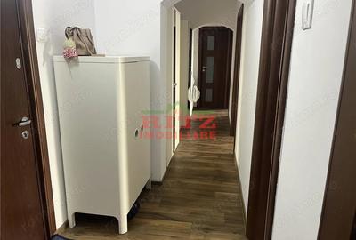Apartament cu 3 camere decomandat în - 5
