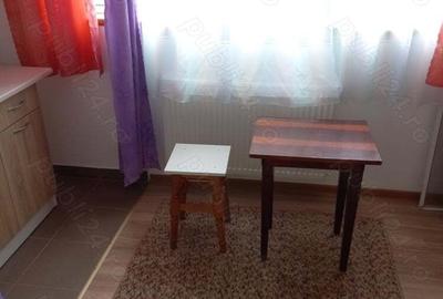 Gars sud 21 mp. Etaj 2, de pe revolu?iei langa circa sud - 8