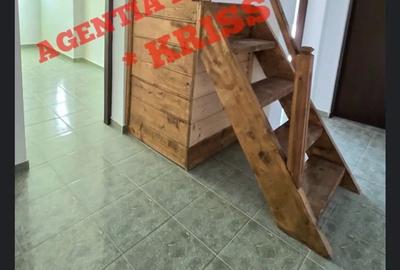 Apartament cu 3 camere decomandat în Trivale