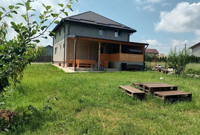 Casă cu 4 camere în Valea Călugărească