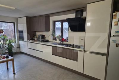 Casă cu 4 camere cu Teren 2700 Mp în Central - 5