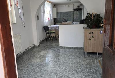 Apartament cu 2 camere decomandat în Schei - 1