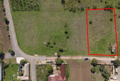 Teren de 2100 mp, în Jurilovca - 3