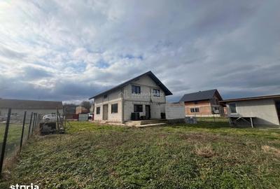 Casă cu 5 camere cu Teren 1414 Mp în Știuca - 1