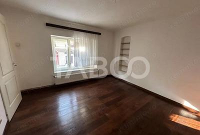 Casă cu 4 camere cu Teren 2400 Mp în Cincu - 11