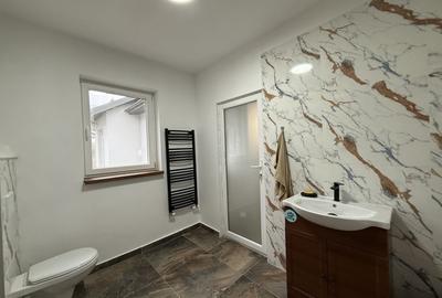 Apartament cu 3 camere semidecomandat, mobilat în 13 Septembrie - 12