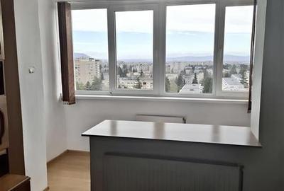 Apartament Renovat cu 2 Camere si Parcare in Astra - 3