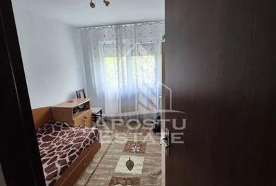 Apartament cu 3 camere, etajul 3,  zona Sagului - 5