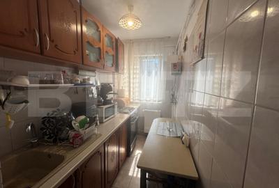 Apartament cu 3 camere semidecomandat, mobilat în Micro 11