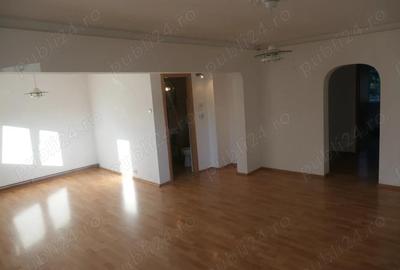 Spațiu comercial, de 55 mp, în Central - 3