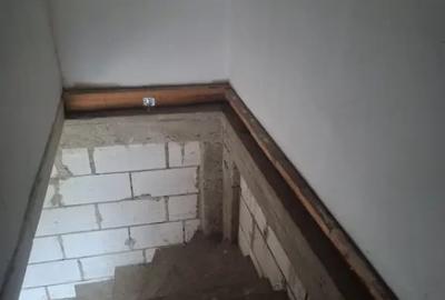 Casă cu 5 camere cu Teren 132 Mp în Central - 9