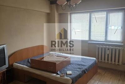 Apartament cu 3 camere decomandat în Calea București