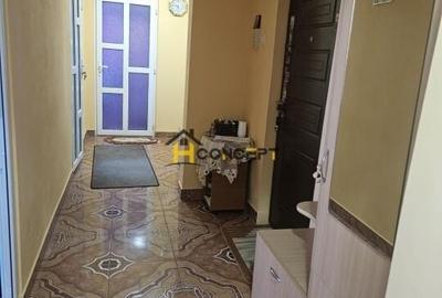 Apartament cu 4 camere semidecomandat în Berceni