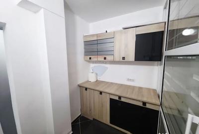 Spațiu comercial, de 68 mp, în Central - 8