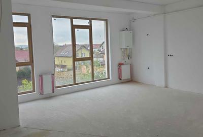 Apartament cu 3 camere decomandat în Exterior Vest