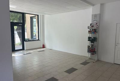 Spațiu comercial, de 60 mp, în Central - 4