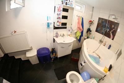 Casa cu gradina in zona foarte linistita si usor accesibila - 9