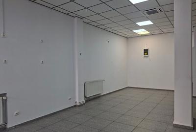 Spațiu comercial, de 85 mp, în Titan - 3