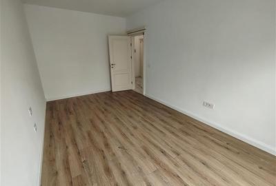 Apartament cu 3 camere decomandat în Tractorul - 8