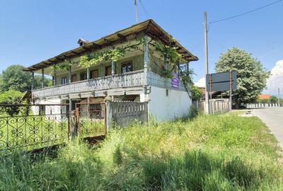 Casa tradi?ionala ?i teren generos, in comuna Dragu?e - 1