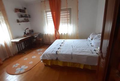 Casă cu 4 camere în Central - 1
