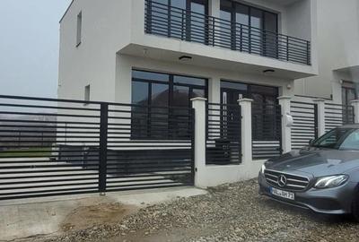 Casă cu 3 camere cu Teren 350 Mp în Spitalul Județean