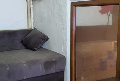 Vand spatiu comercial in Deva, zona 1 Decembrie (Ultracentral), suprafata utila 49,18 mp, vitrina - 8