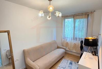 Apartament cu 3 camere semidecomandat, mobilat în Țiglina 1