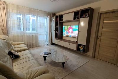 Apartament cu 3 camere decomandat în Tomis III