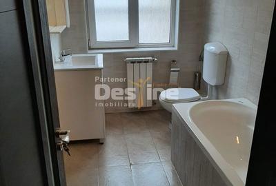 Apartament cu 3 camere semidecomandat în Universitate