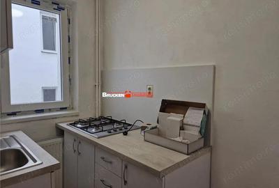 Apartament cu 3 camere semidecomandat în Rogerius