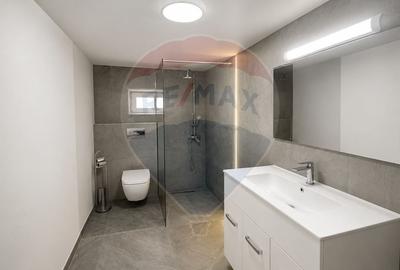 Casă individuală cu 4 camere cu Teren 320 Mp în Casa de Cultură - 4