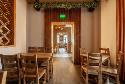 Spațiu comercial, de 200 mp, în Central - 9