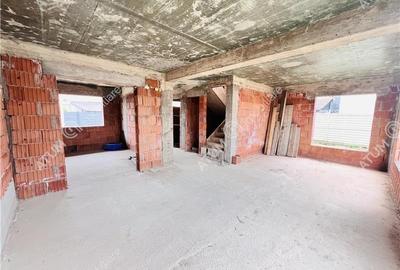 Casa cu 4 camere 2 bai si teren de 230 mp Selimbar