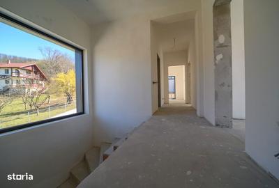 Casă cu 4 camere cu Canalizare în Central - 3