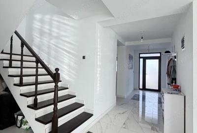 Casă cu 5 camere cu Teren 700 Mp în Central