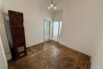 Apartament cu 2 camere decomandat în Universitate
