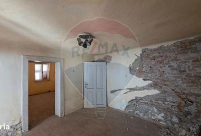 Casă cu 3 camere cu Teren 477 Mp în Central - 3