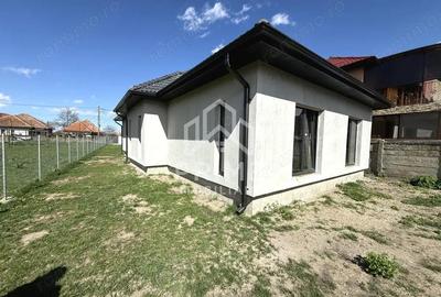 Casă cu Teren 451 Mp în Teiu - 3