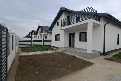Casă cu 3 camere cu Teren 300 Mp în Central