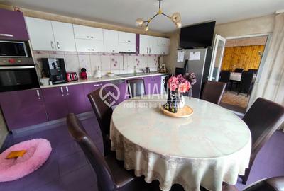 Casă cu 10 camere cu Canalizare în CET - 7