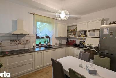 Casă cu 5 camere cu Teren 1500 Mp în Central - 2